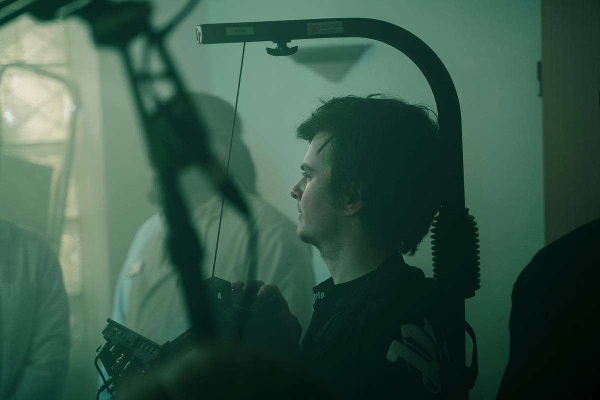 Stage Makeup for Actors: The Ultimate Guide to Prosthetic & Costume Makeup That Stays Put Under Hot Lights