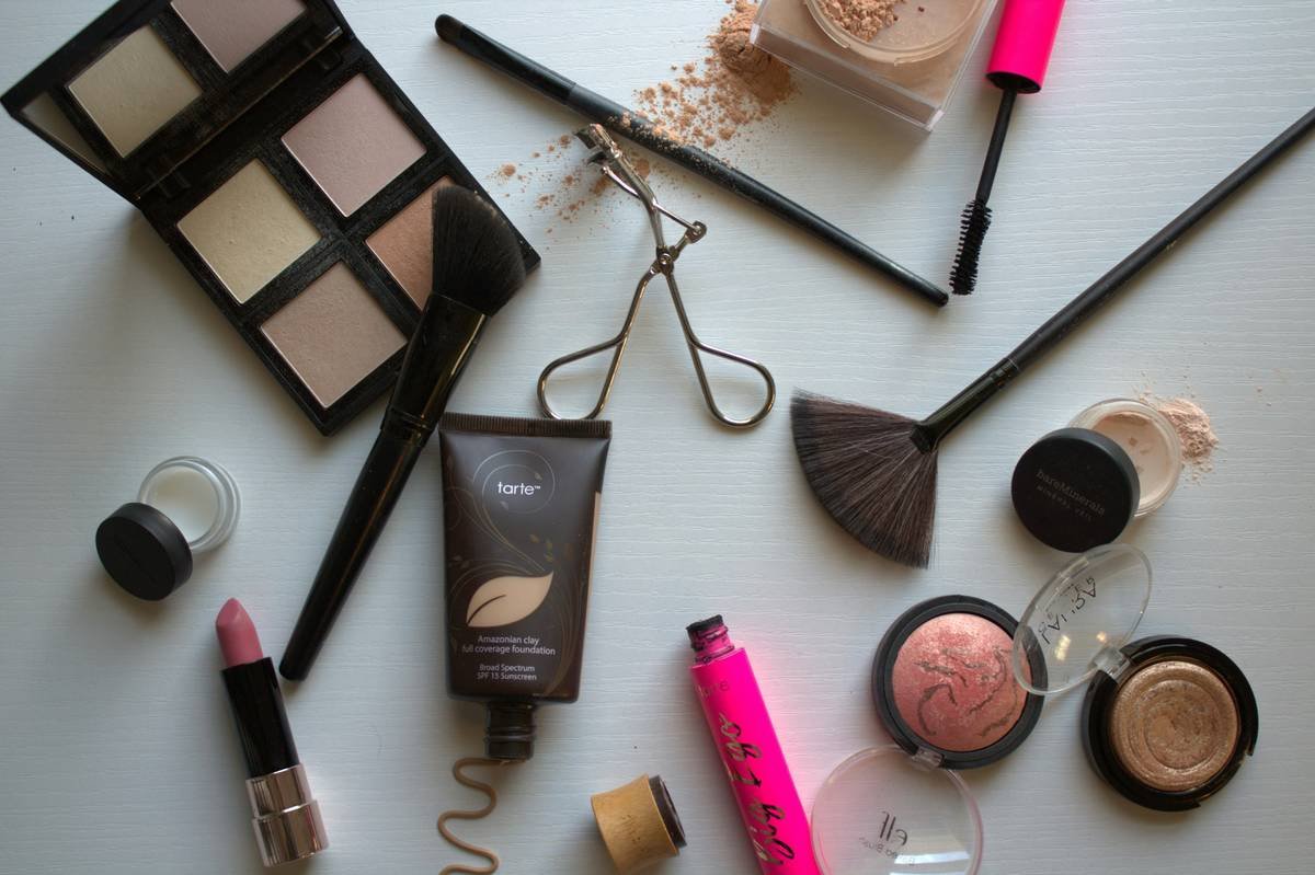 The Ultimate Guide to Theatrical Makeup Products for Flawless Prosthetic Application