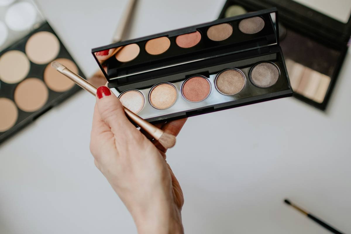 Stage Makeup for Dance: The Prosthetic & Performance Guide That Won’t Melt Under Stage Lights